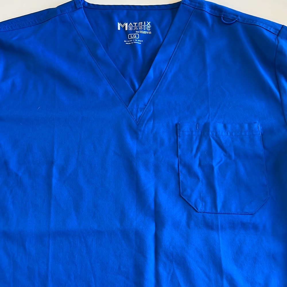 Male Matrix large scrub top